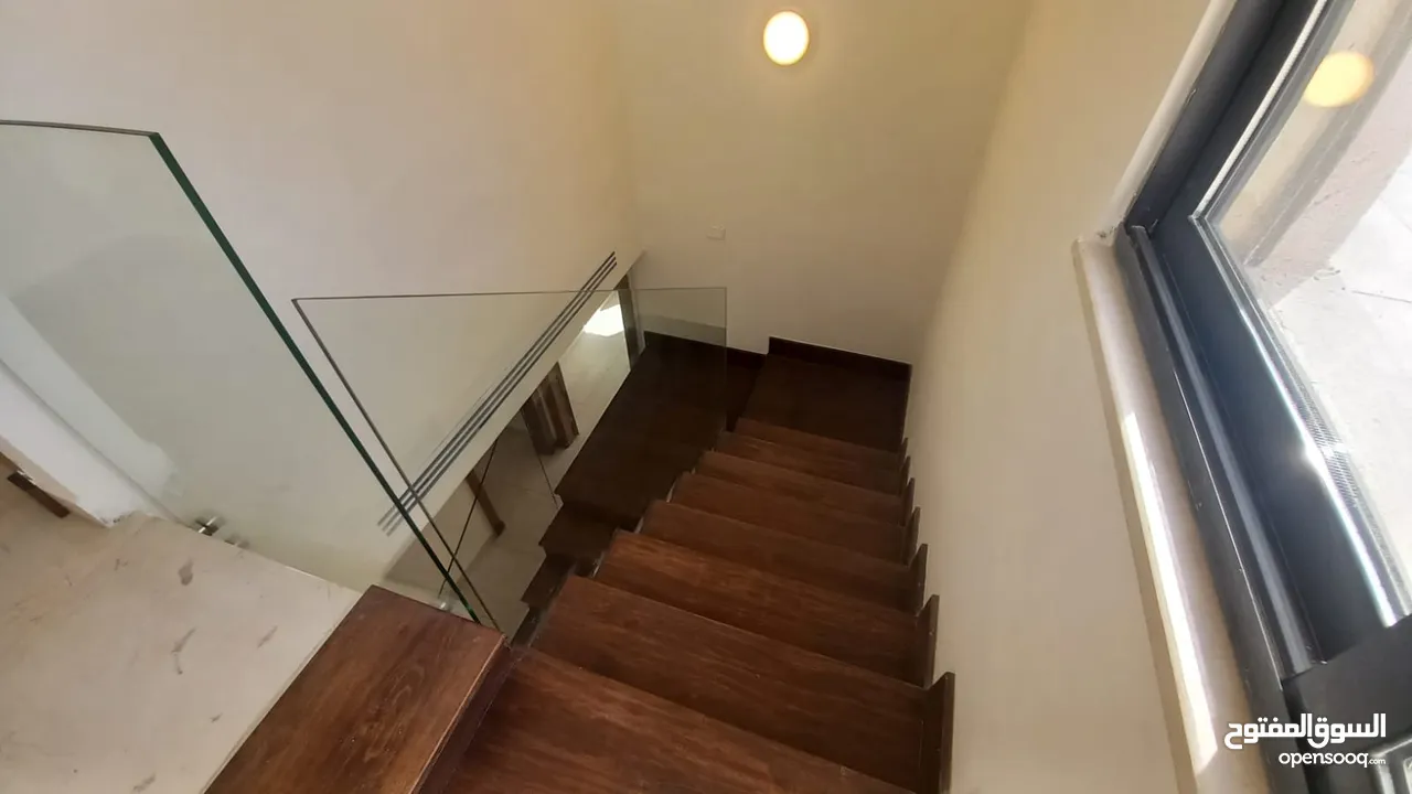 دوبلكس مميز مع ورف للبيع في ام اذينة  ( Property 40850 )-174973119