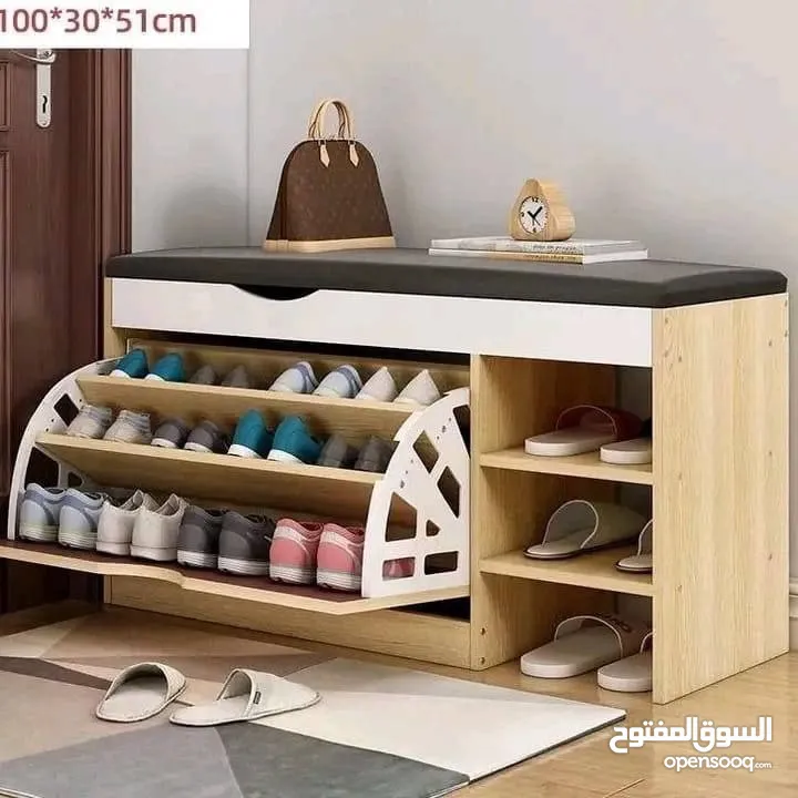 حل مثالي لترتيب مدخل بيتك   خزانة أحذية مع مقعد مريح، قطعة تجمع بين العملية والأناقة بوقت واحد.