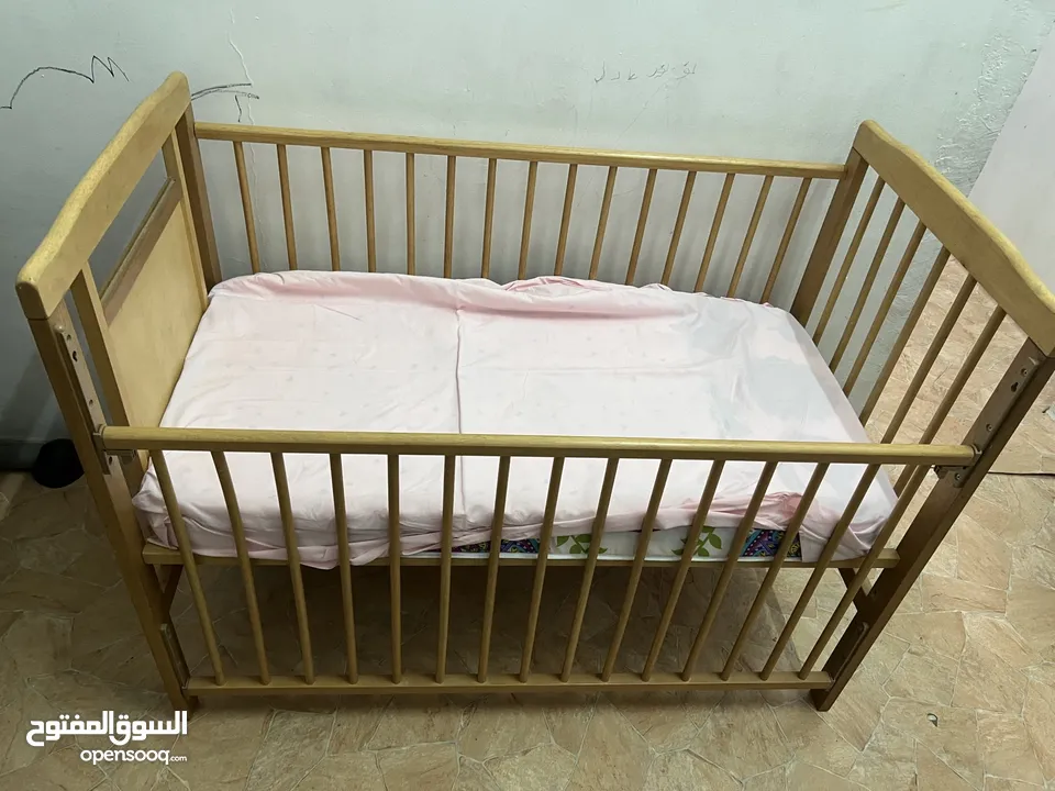 للبيع سرير اطفال حط السعر وشيل