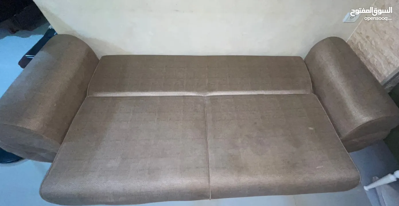 قطعة واحدة... وظيفتين، كنباي تتحول لسرير