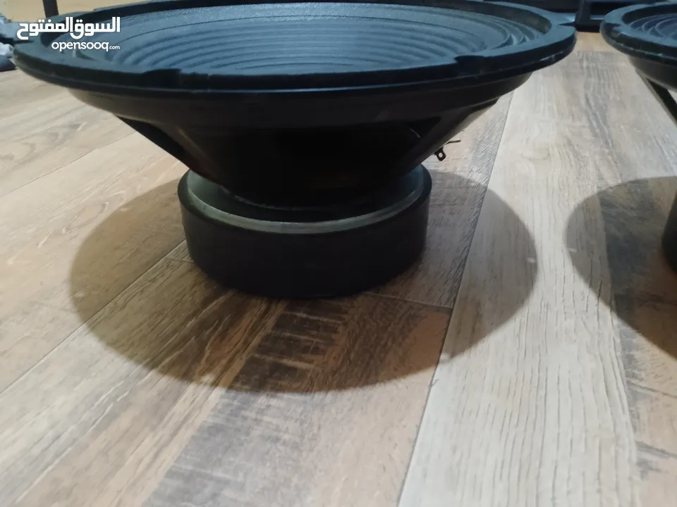 جوز سماعات هندي 12 انش ثقال جدا وبحالة ممتازه