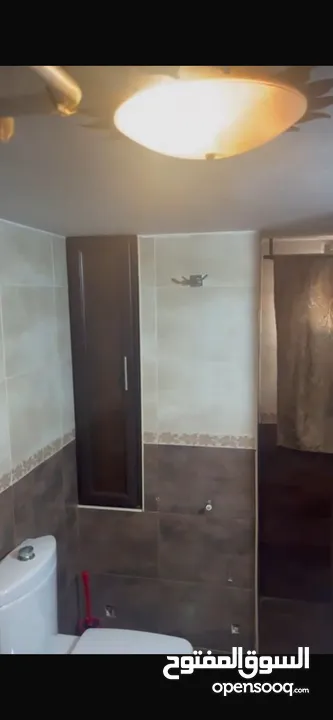 ثلاث غرف نوم غير مفروشة للإيجار