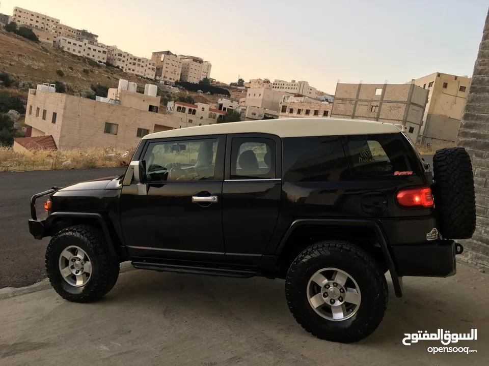 تويوتا FJ كروزر 2009 بحالة ممتازة 4x4