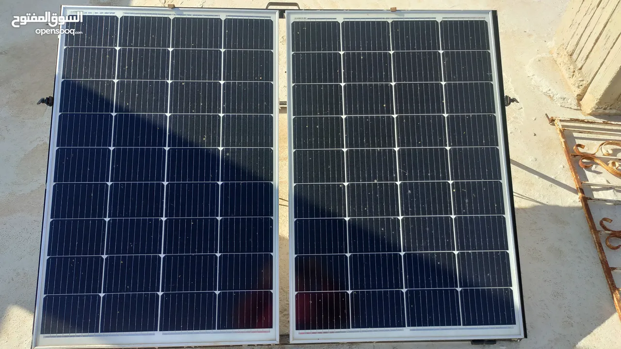 الواح طاقة شمسيه قدرة 300W مع قاعدتهم