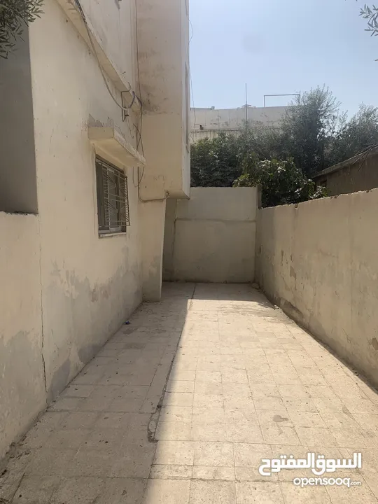 عمارة للبيع في وادي الحجر