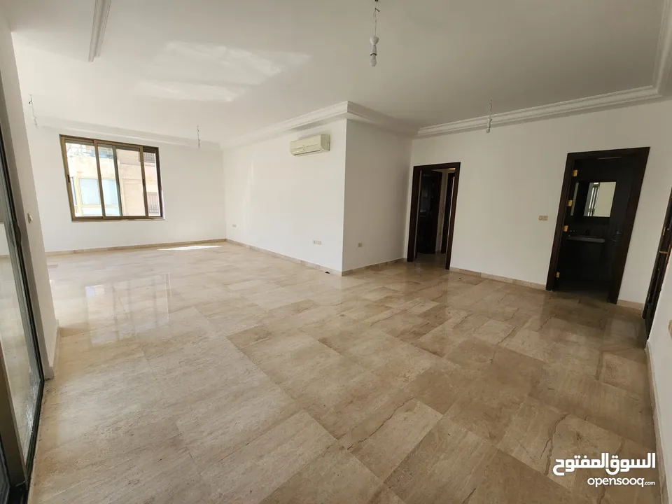 شقة فارغة للبيع بين الدوار الرابع و الخامس - ref: 14595