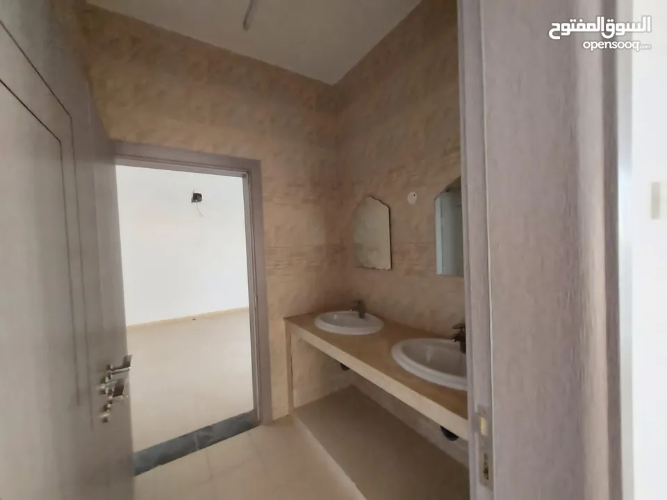 7 Bedrooms Villa for Rent in Azaiba REF:896R