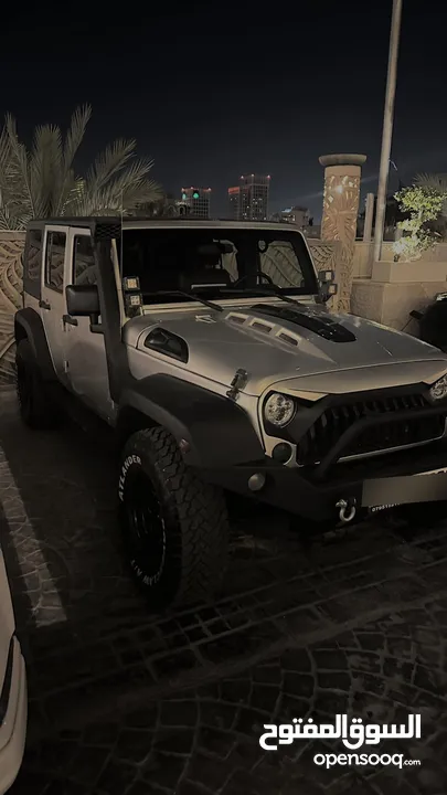 جيب رانجلر unlimited sahara (بسعر مغري )4 ابواب بحاله ممتازه