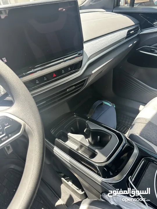 للبيع فولكس فاجن اي دي فور بيور بلص موديل 2021 لون ذهبي  VW ID4 crozz pure+ 2021 Gold color