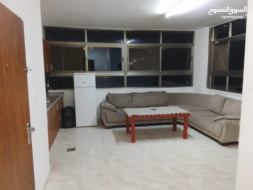 روف عباره عن استوديو للايجار