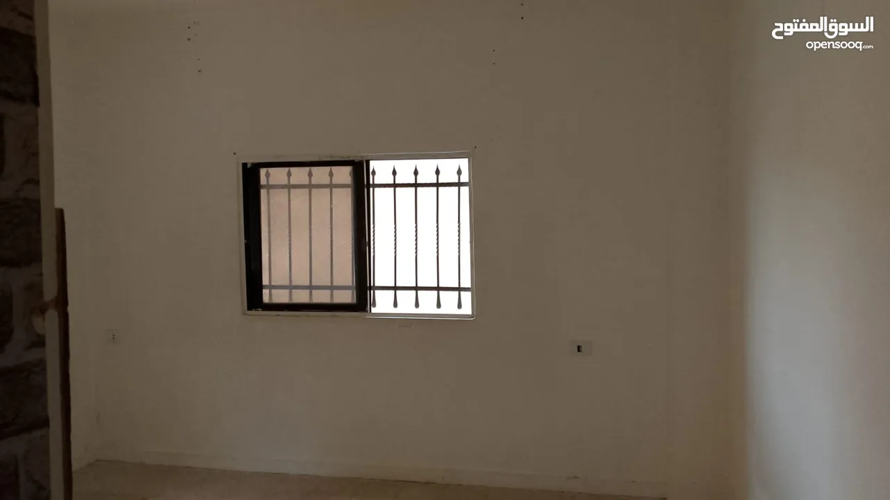 شقة أرضية في المنارة -شارع الحر بن عبد الرحمن - بقرب بقالة الصوالحي ومكتبة لؤلؤة الرحمن - من المالك