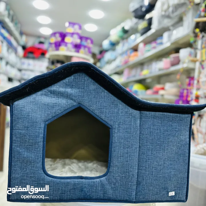 بيوت مع خداشات للقطط