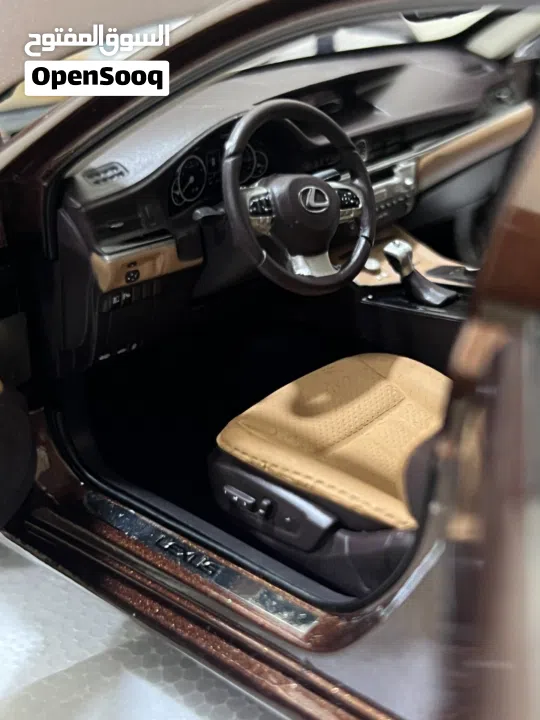 للبيع مجسم لكسز es 1/18