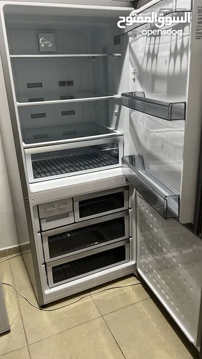 ثلاجه شبه اجديد