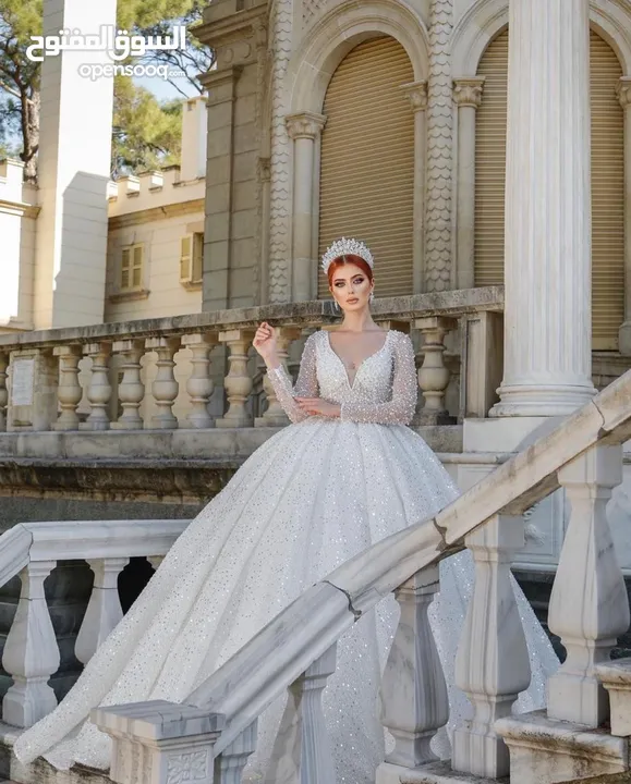 شروة مجموعة من بدل الابيض و الملون و فساتين السهرة