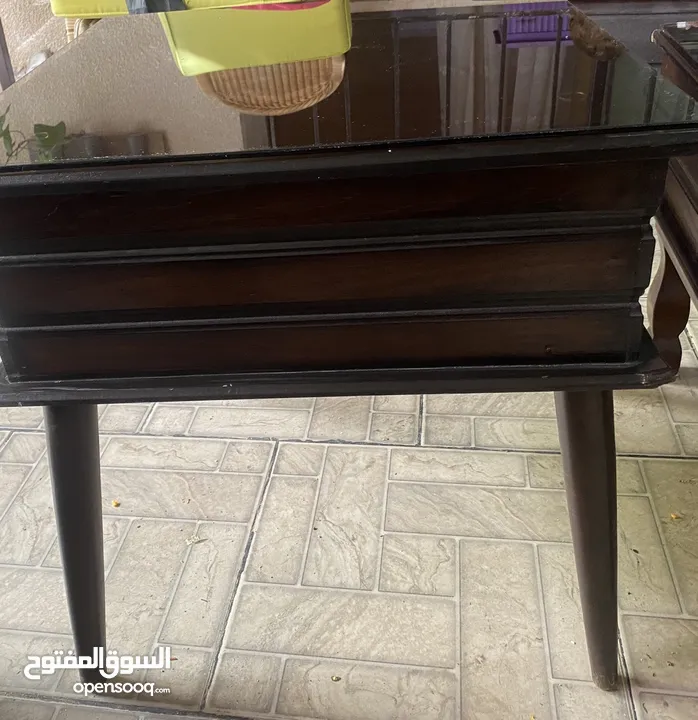 طاولات خشب ثقيل مع قزاز للبيع