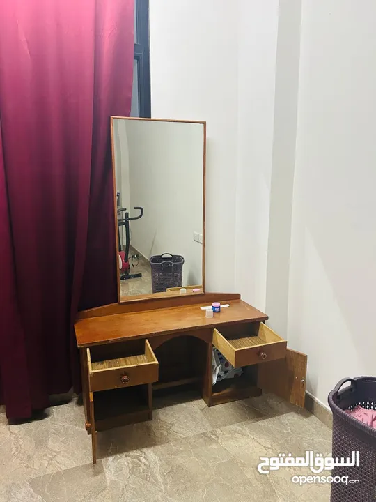 Dressing table (dropped price 15 omr)