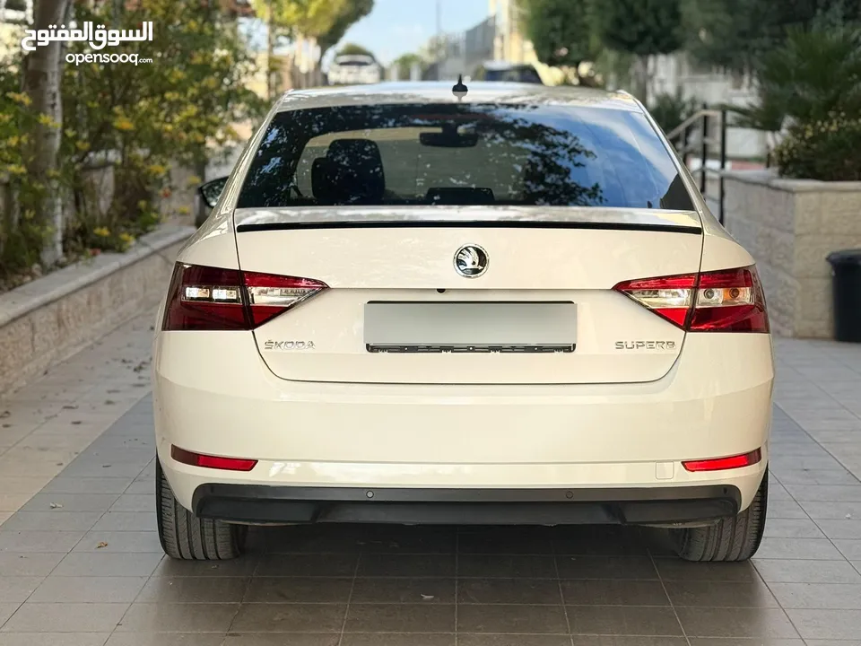 سكودا سوبيرب موديل2020 وترخيص 2019 فحص ممتاز ولا غرام بويه  مطور 1500 بنزين