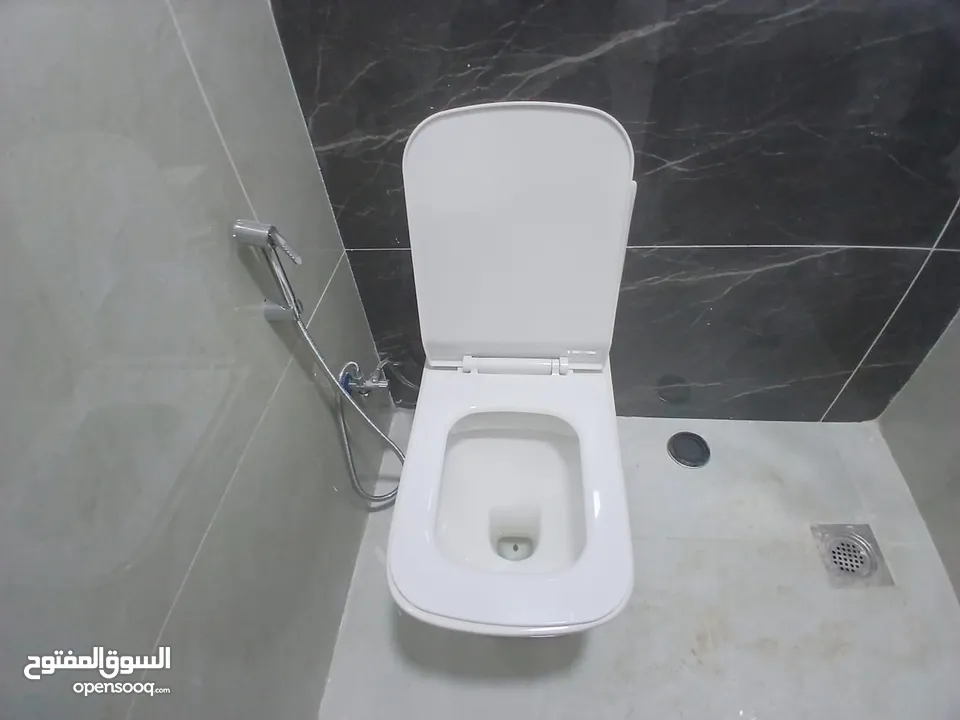 شقق مميزه سوبر ديلوكس عماره جديده خلف مطعم عرب قرب الجامعه للايجار مفروشه او غير مفروشه بعقد سنوي