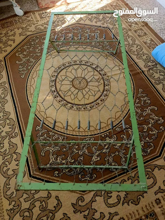 سرير حديد ثقيل للبيع