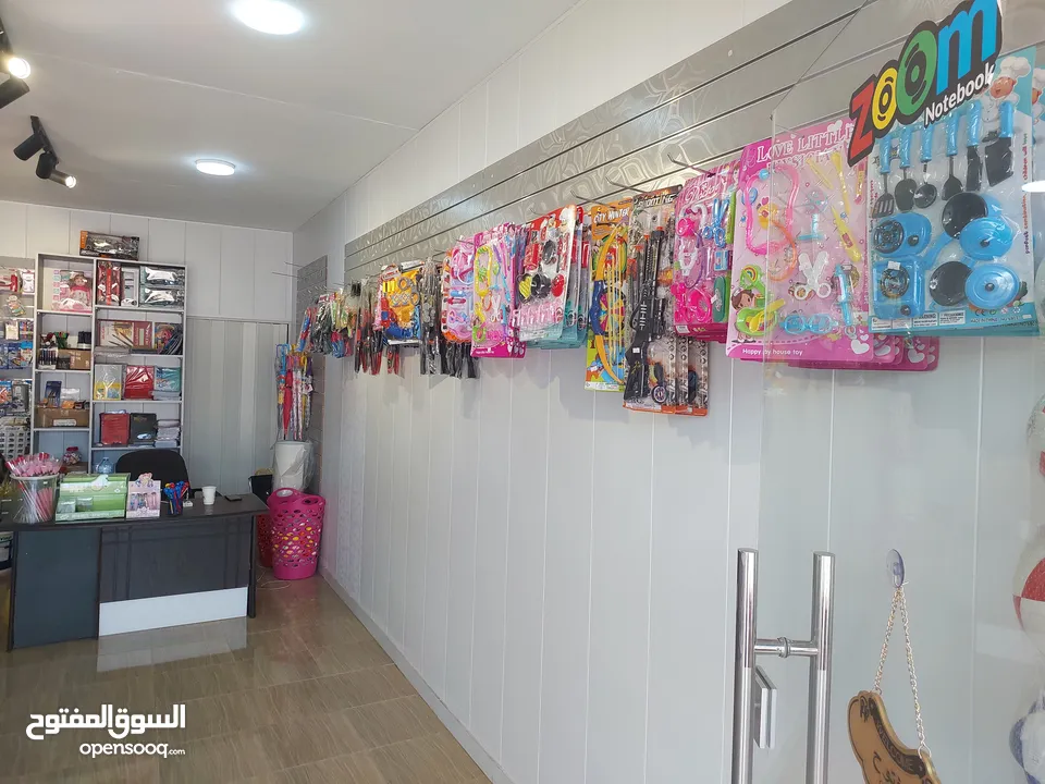للبيع محل مكتبة واكسسوارات مجهز بالكامل
