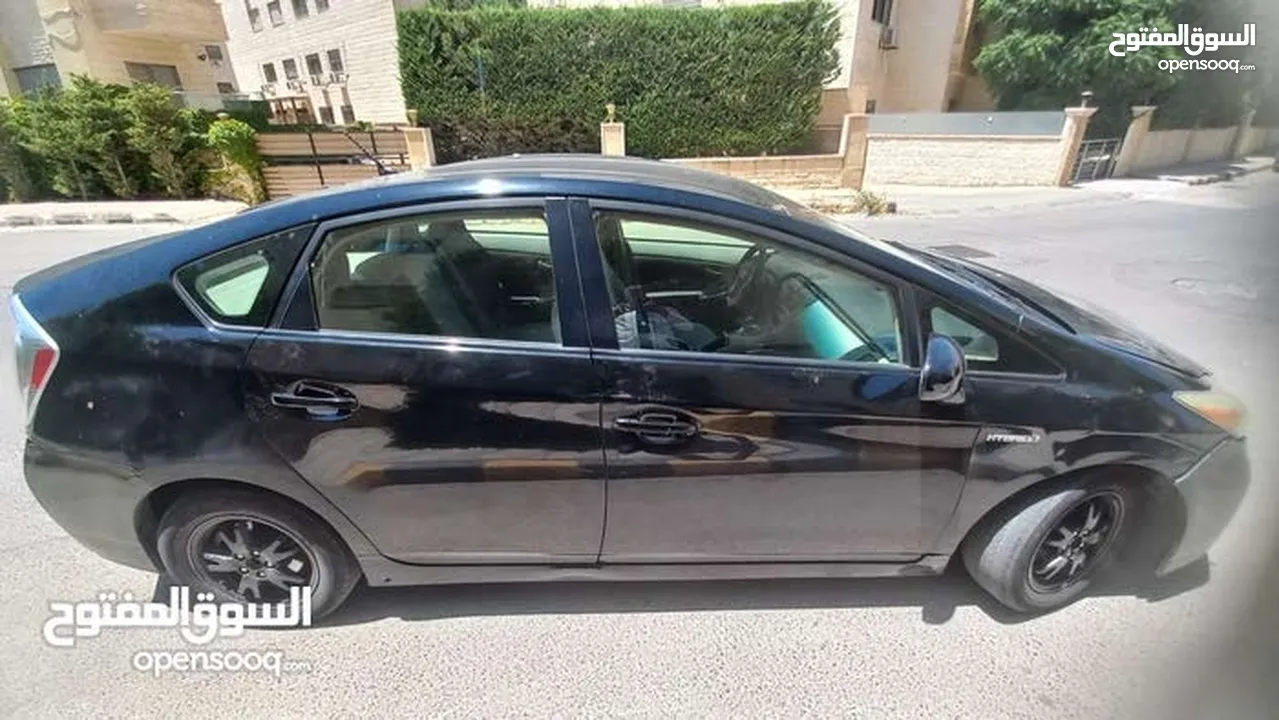 تويوتا بريوس لون اسود ملوكي 2014 فحص 3 جيد بسعر مغري قابل للبدل