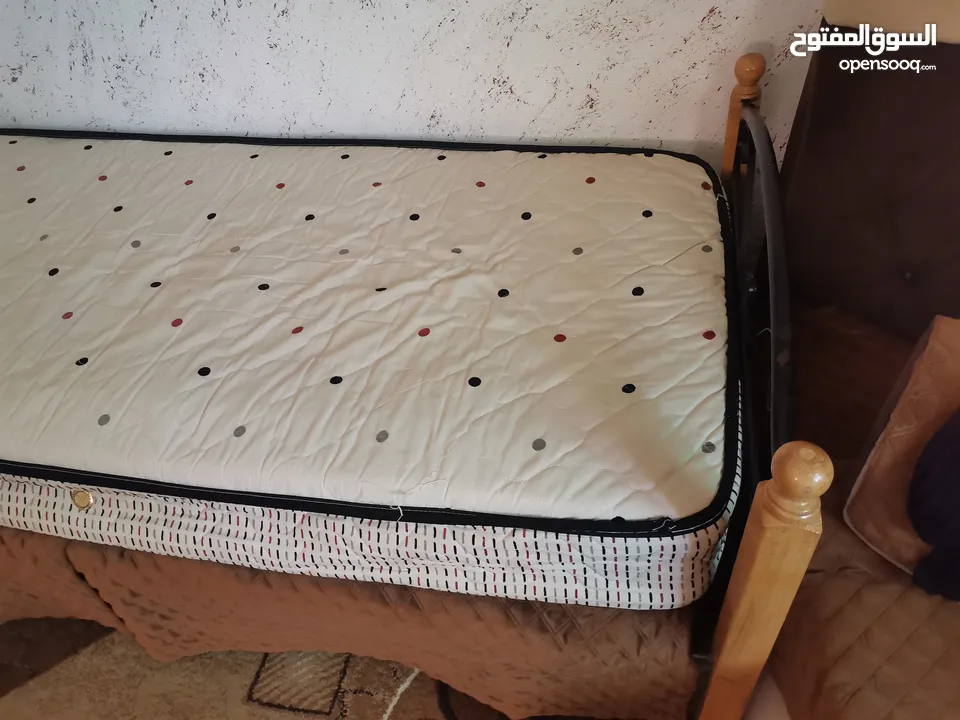 تخت حديد وفرشة ضغط عالي