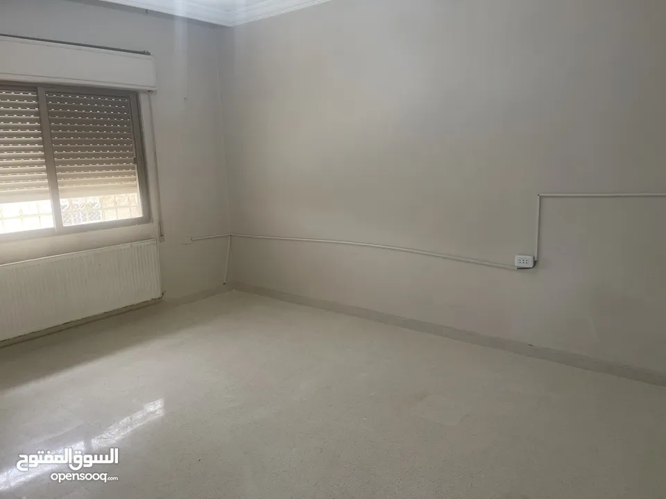 طبربور شقة طابق ثالث 149 م2 للبيع من المالك مباشرة 3 غرف نوم 3 حمامات مطبخ راكب تدفئة ديزل و مكيفات