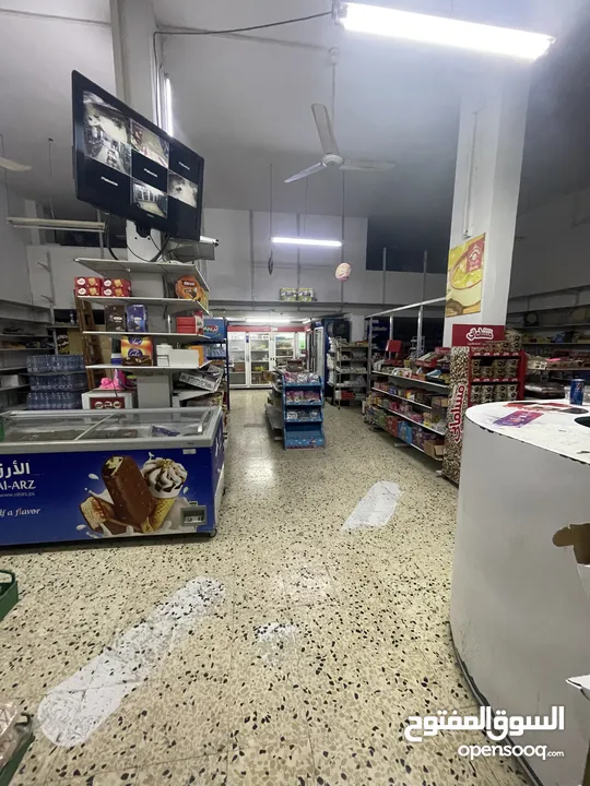 محلات 3 مخازن للخلو مساحه 190 متر عشارع رئيسي وحيوي على مدار السنه