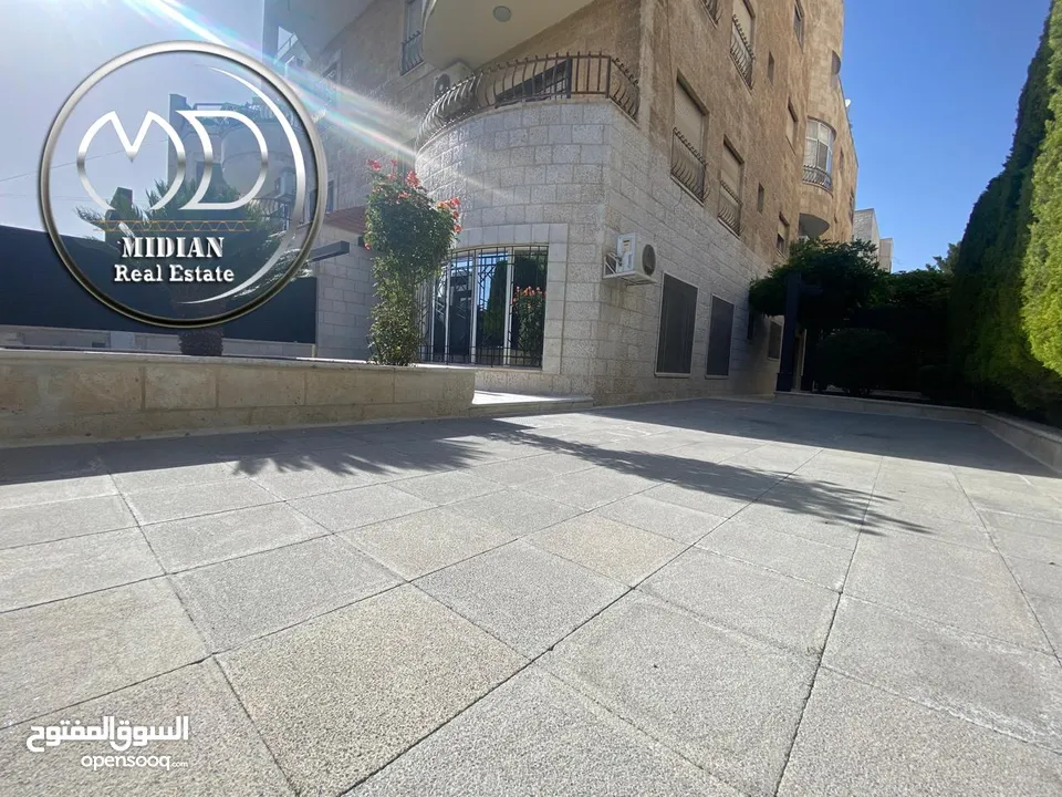 شقة ارضية فارغة للايجار خلدا  مساحة 230م مع ترس و حديقة 300م تشطيبات و ديكورات سوبر ديلوكس