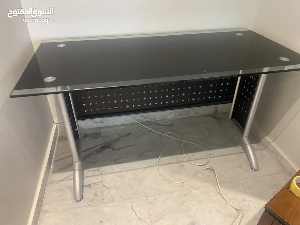 مكتب زجاج وحديد ثقيل للبيع