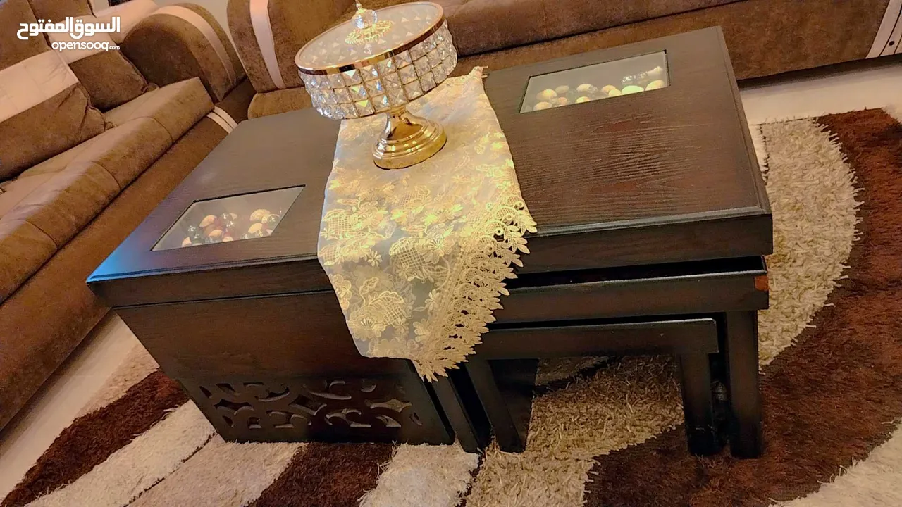 طقم كنب شبه جديد للبيع مع الطاوله السعر 175 دينار اربد..... ضاحيه الحسين