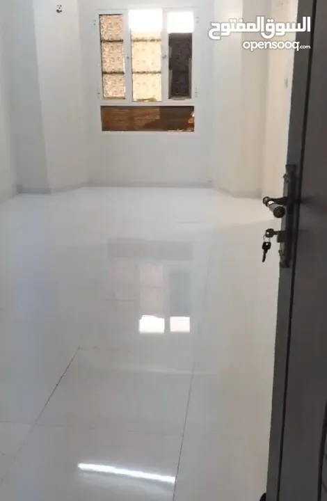 شقة للايجار للعوائل غرفتين مع حمامين وصاله 120ريال لتواصل بالواتساب flat for rent 2 bedroom for fa