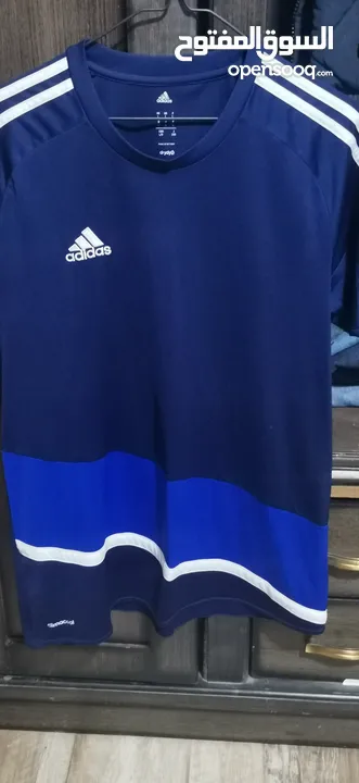 ملابس رياضيه