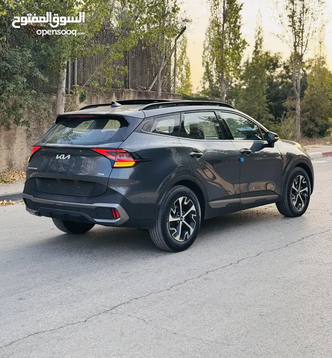 كيا سبورتاج هايبرد 2023 فل كامل مع بانوراما - باللون المميز والداخلية المميزة - والسعر المميز