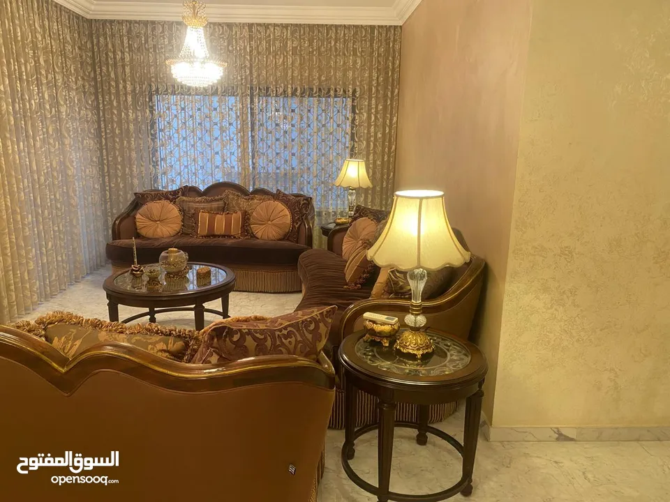 للبيع: طقم كنب صالون فاخر بمواصفات راقية وجودة عالية