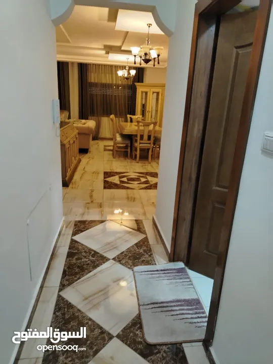 شقة فاخرة شبه جديدة للإيجار