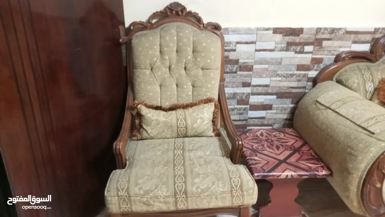 طقم كنبايات و طاولات للبيع