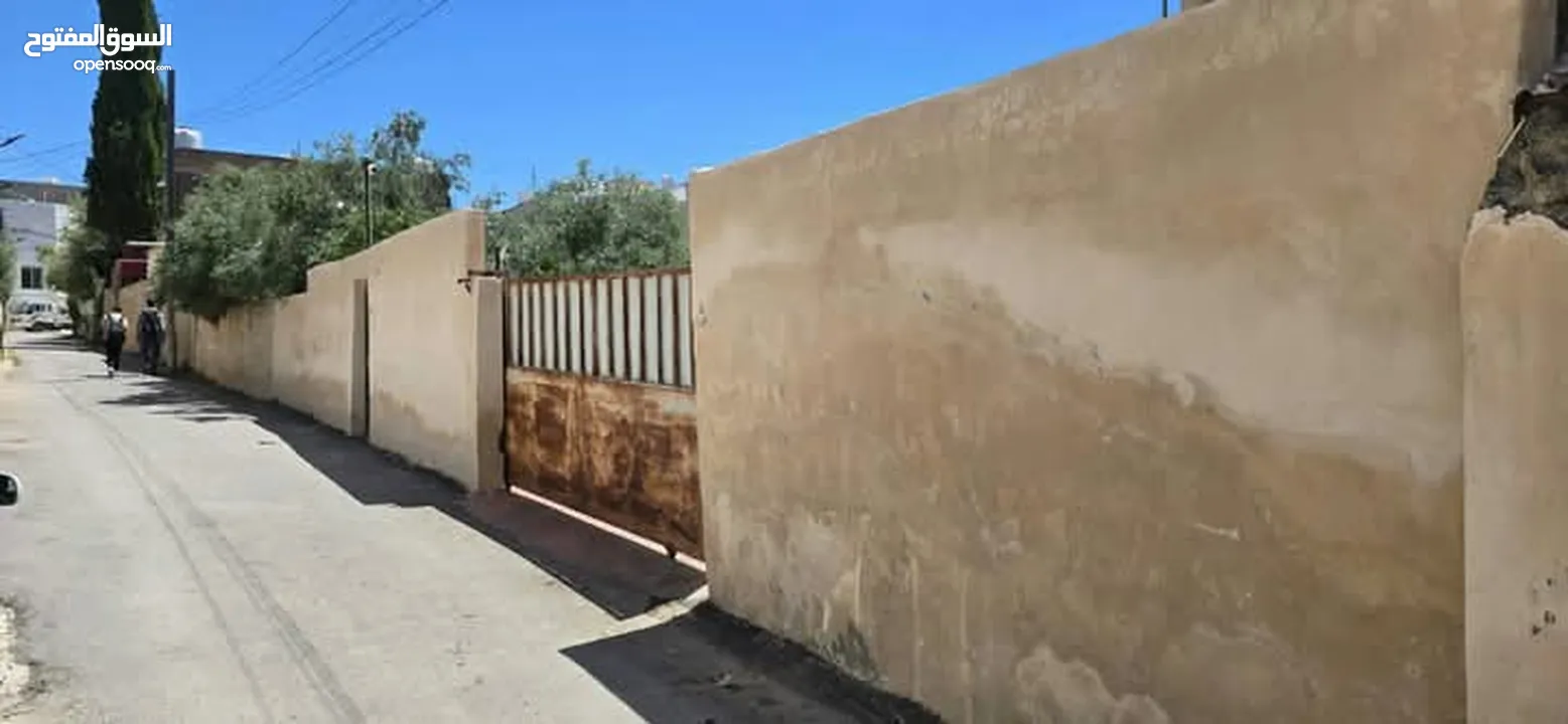 بيت طابقين