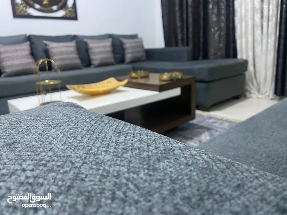 أطقم كنب وكورنرات خشب سويد ثقيل جدا اسفنج دانلوب والضهر هولو طبي الارضيات كوشوك متينه