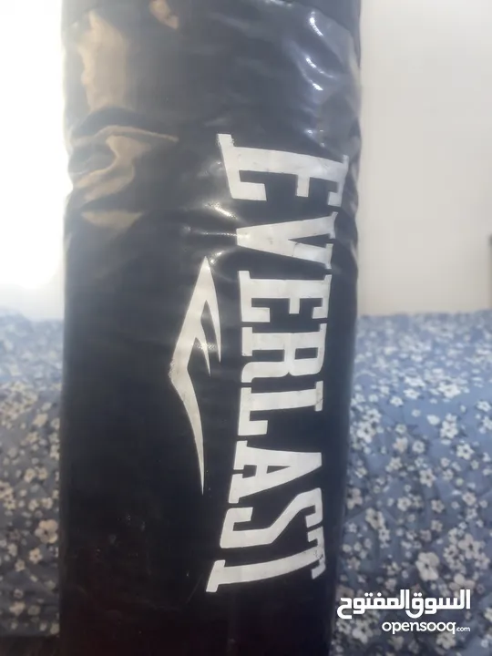 كيس ملاكمة جلد الماني اصلي شركة Everlast للبيع بسعر حرق كفاءة و جودة عالية مستعمل ب شكل قليل