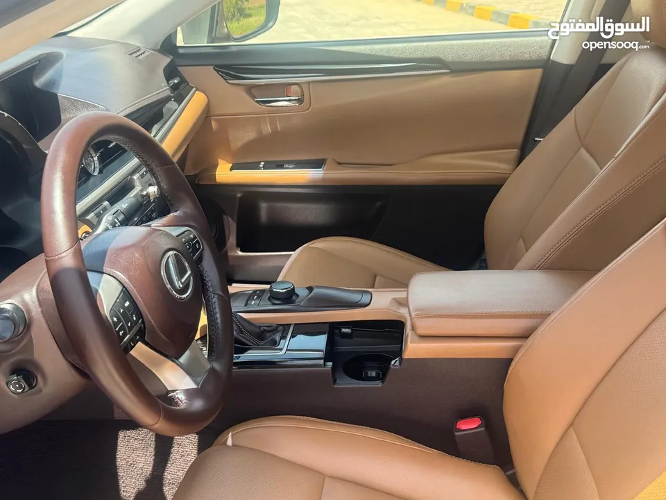 لكزس ES350 الوصف في الاعلان