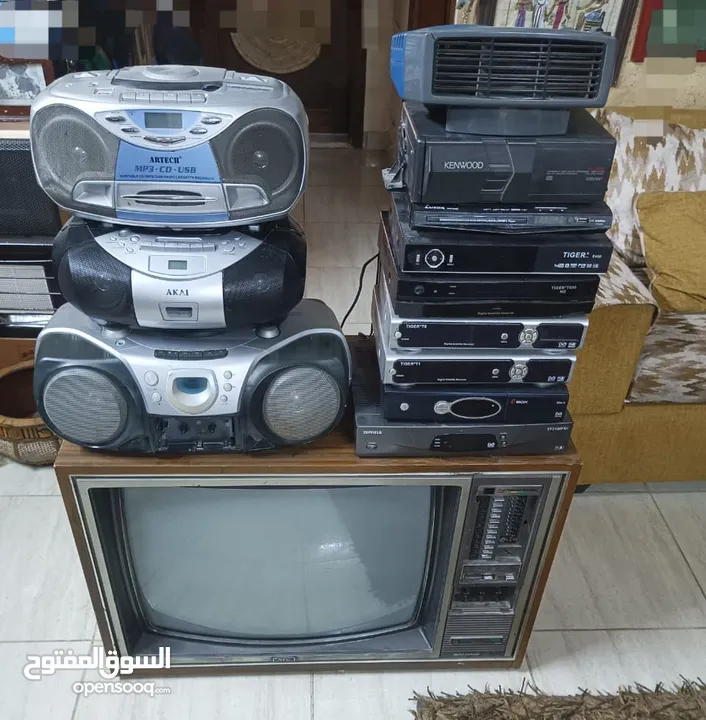 تلفزيون قديم شغال
