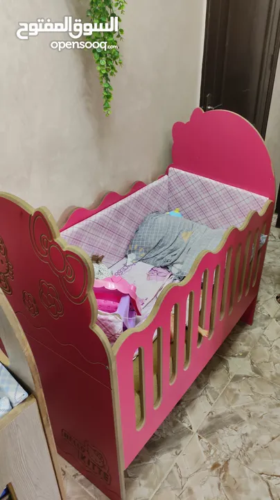 تخت اطفال مع فرشه طبيه