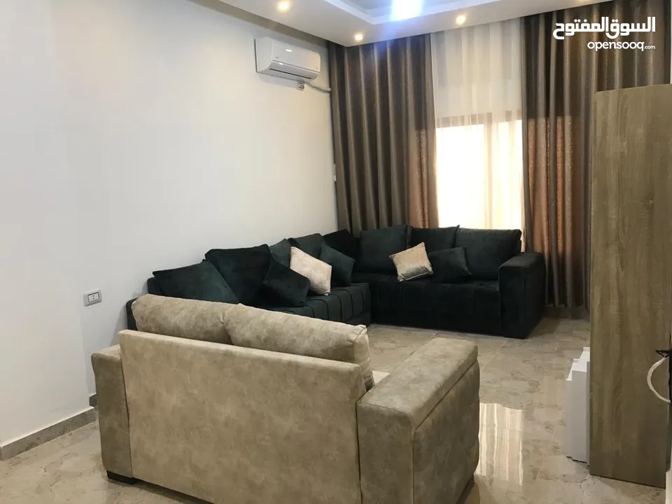 شقة راقية مفروشة للإيجار مقابل البوابة الشمالية - Modern furnished apartment for rent