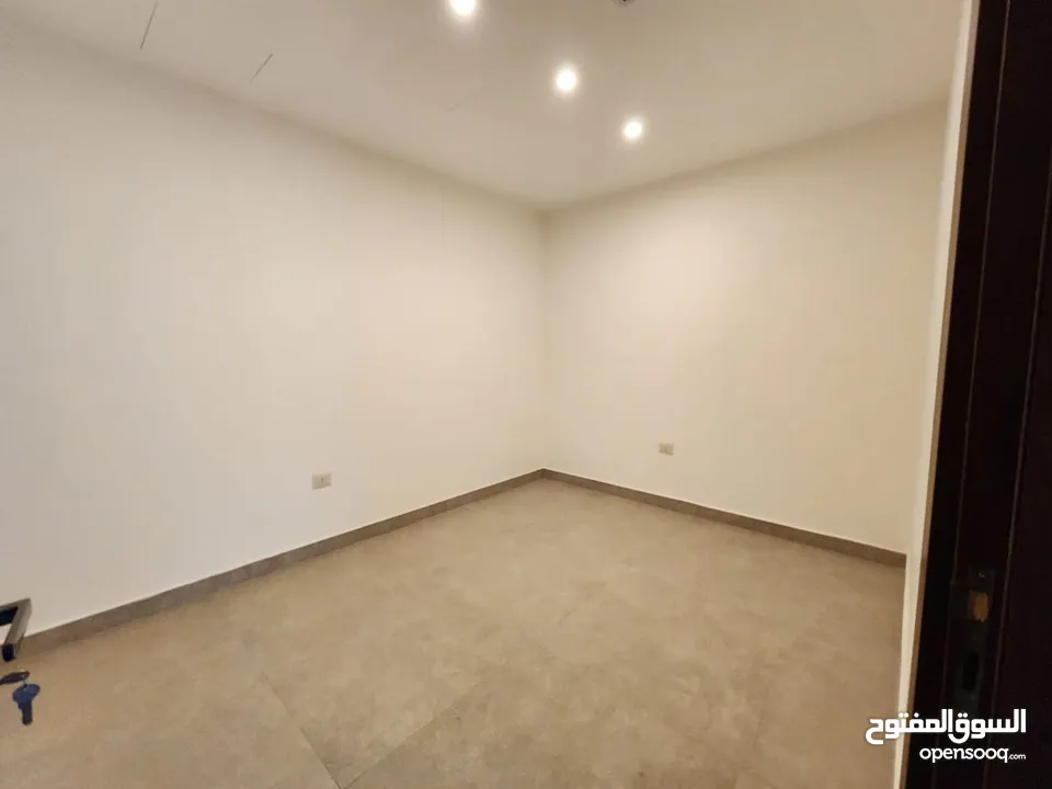 شقة طابقية فاخرة للبيع في عبدون  ref : 14389
