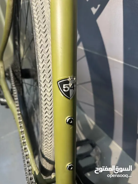 دراجة هوائية قياس 54 من شركة سبشلايز
