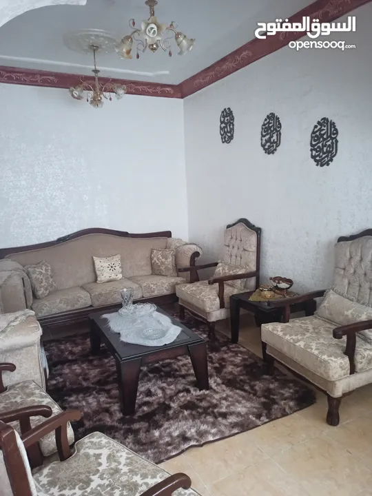 عماره مميزه في حي مميز بسعر جيد مناسبه لعائله مدخل مستقل قوشان مفروز اربع طوابق كل طابق مسطح 155 متر