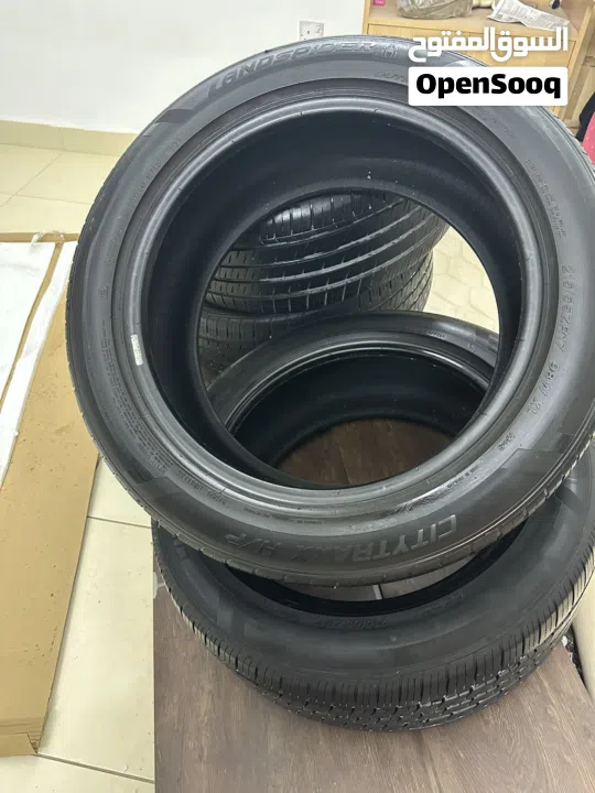 تايرات كامري مستعملين سنة ونص بحالة جيدة جداً