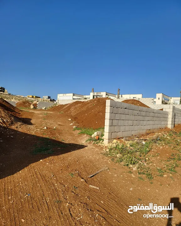 ارض استثمارية بشمال عمان / الاردن في كومباوند بابيلون باطلالة خلابة